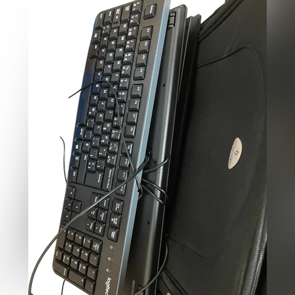 Keyboard 2, bluetooth and another with wire - Picture 4 of 4